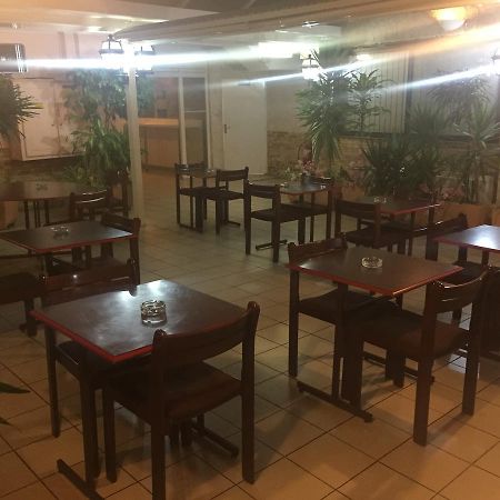 Hotel Restaurant Saint Louis Chateaudun Exterior photo