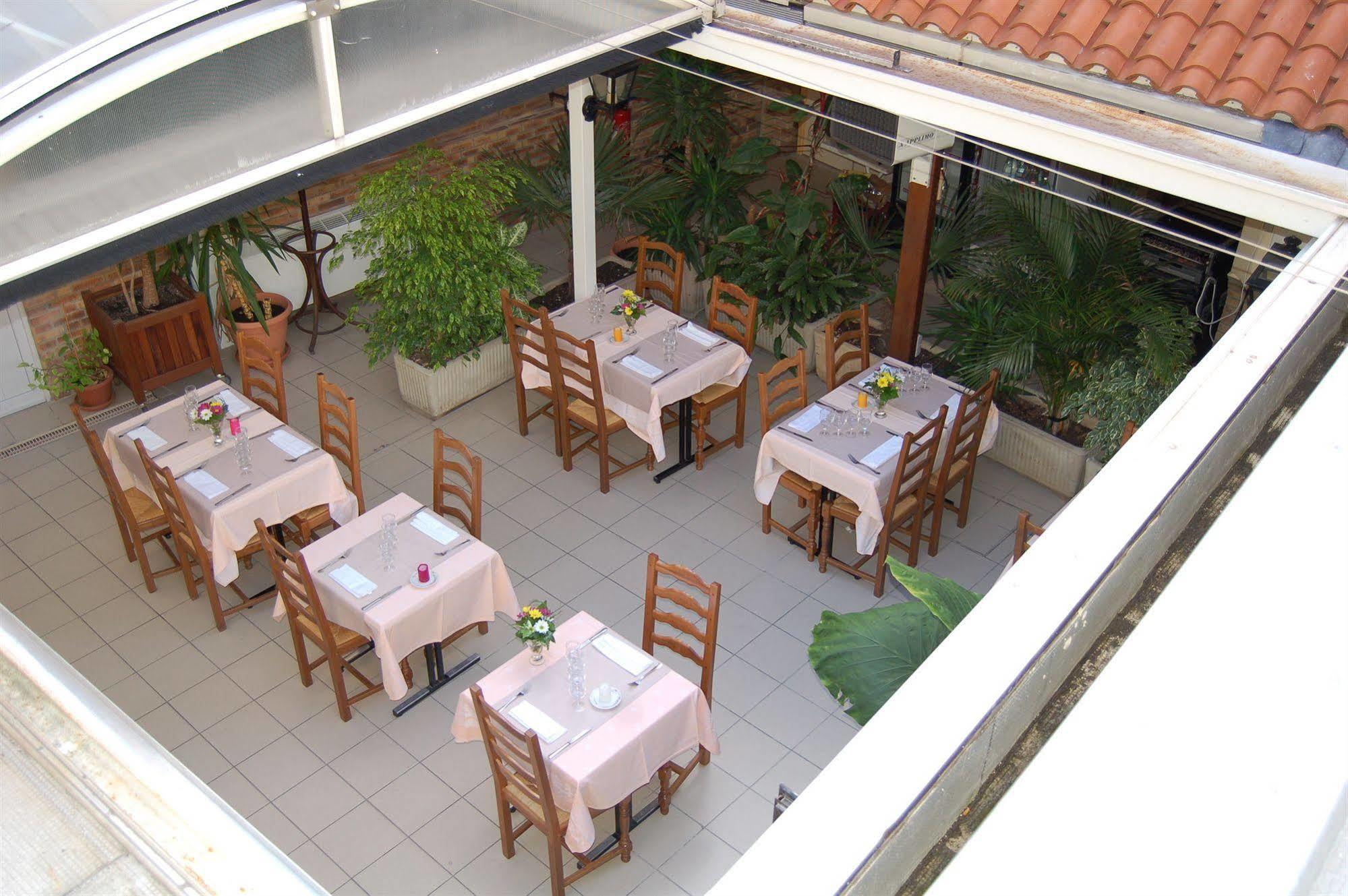 Hotel Restaurant Saint Louis Chateaudun Exterior photo