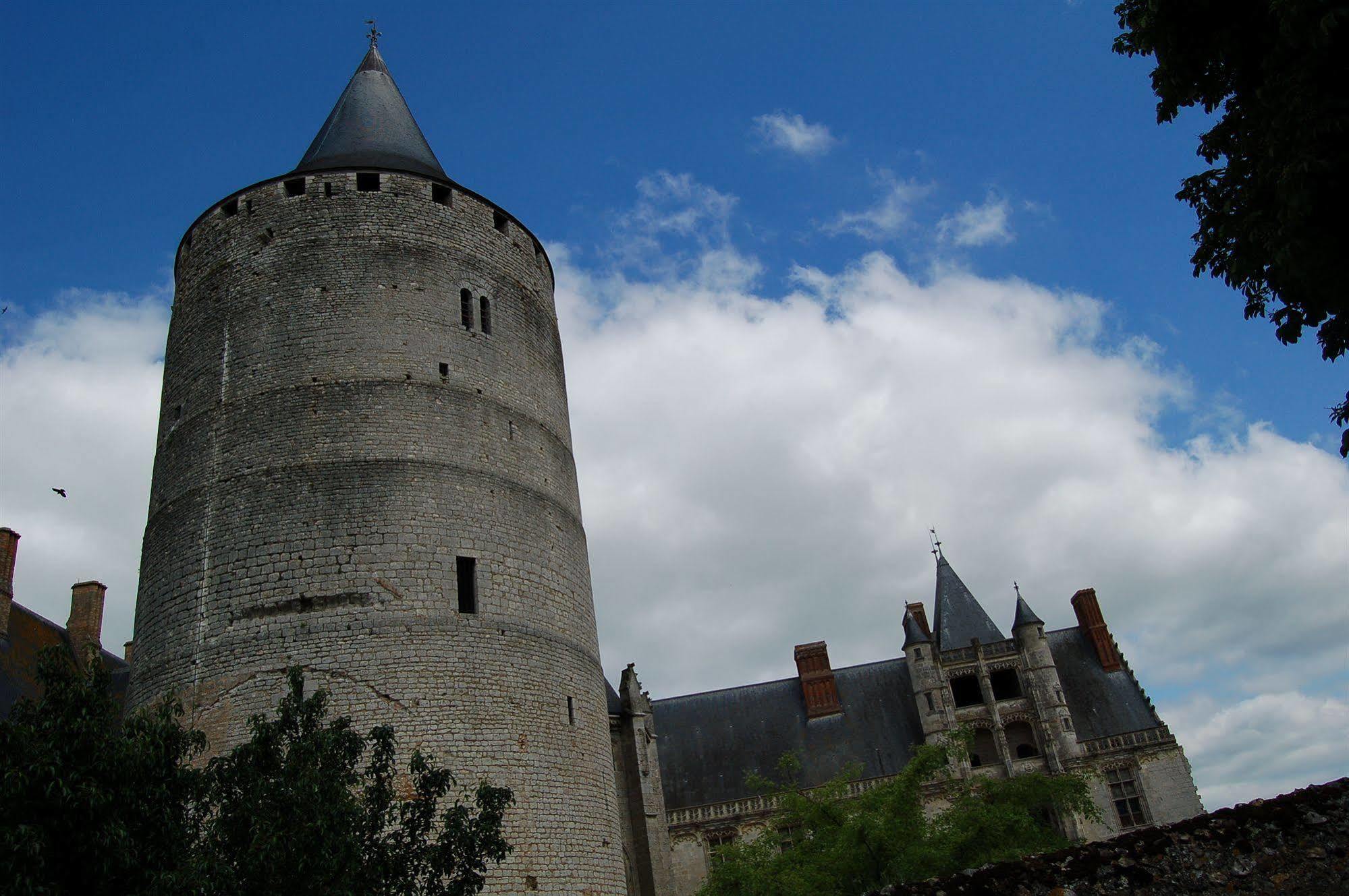 Hotel Restaurant Saint Louis Chateaudun Exterior photo